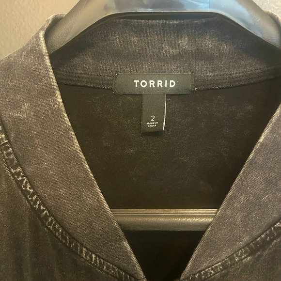 Torrid 2X black bomber with faded  wash excellent condition - Picture 2 of 6
